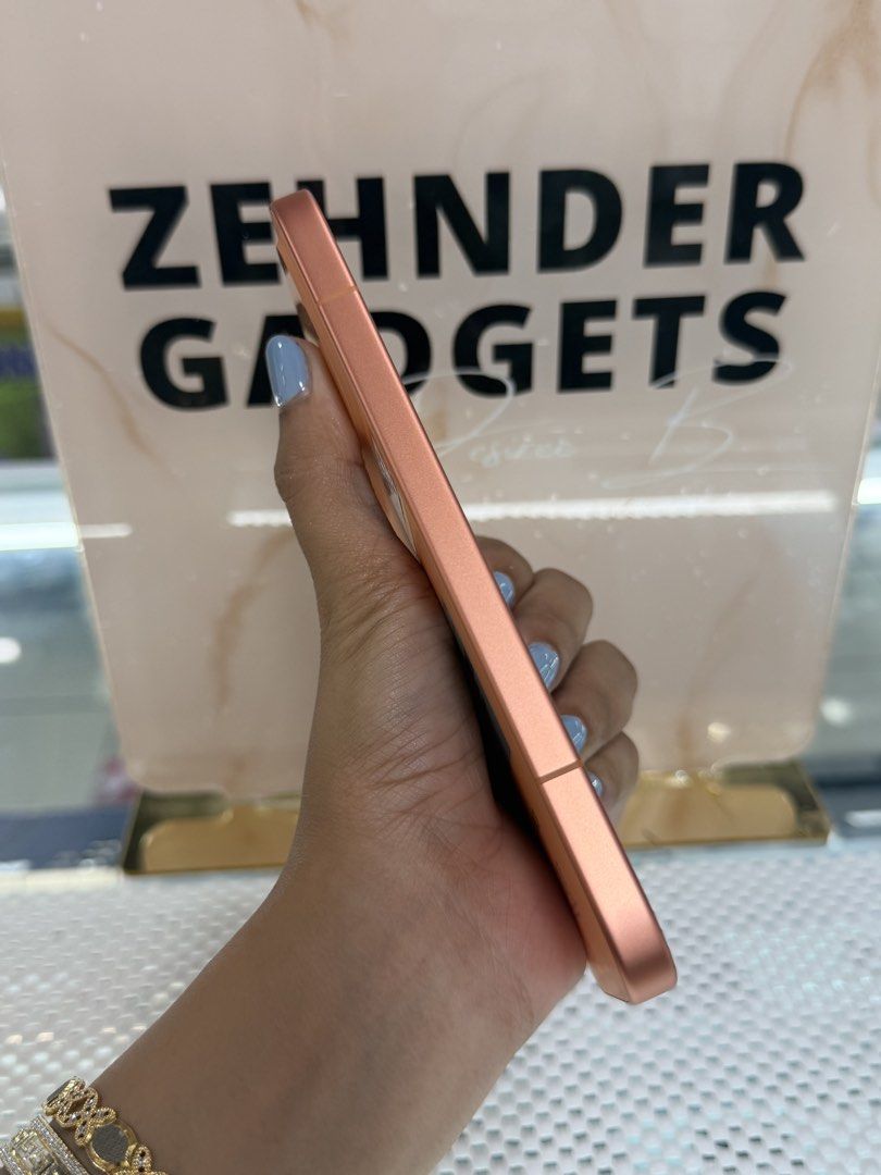 HONOR 600 8/256GB OPENLINE (SLIGHTLY USED) (Category: Huawei) located in San Juan City. Submitted by desireebayal96 (Listing ID 1455005577, Image 2). Description: HONOR 600 * 8/256GB * OPENLINE * DUAL SIM * 200MP * 7000mAh * 120Hz * SNAPDRAGON 7 GEN 4 * 100% SMOOTH * NO DENTS * NO SCRATCH * NO AMOLED BURN * NO ISSUE * NO HISTORY OF REPAIR * UNIT ONLY (UNIT FROM PAWNSHOP) OPEN FOR COD SAME DAY DELIVERY PLUS SHIPPING FEE MESSAGE ME DIRECTLY FOR MOR