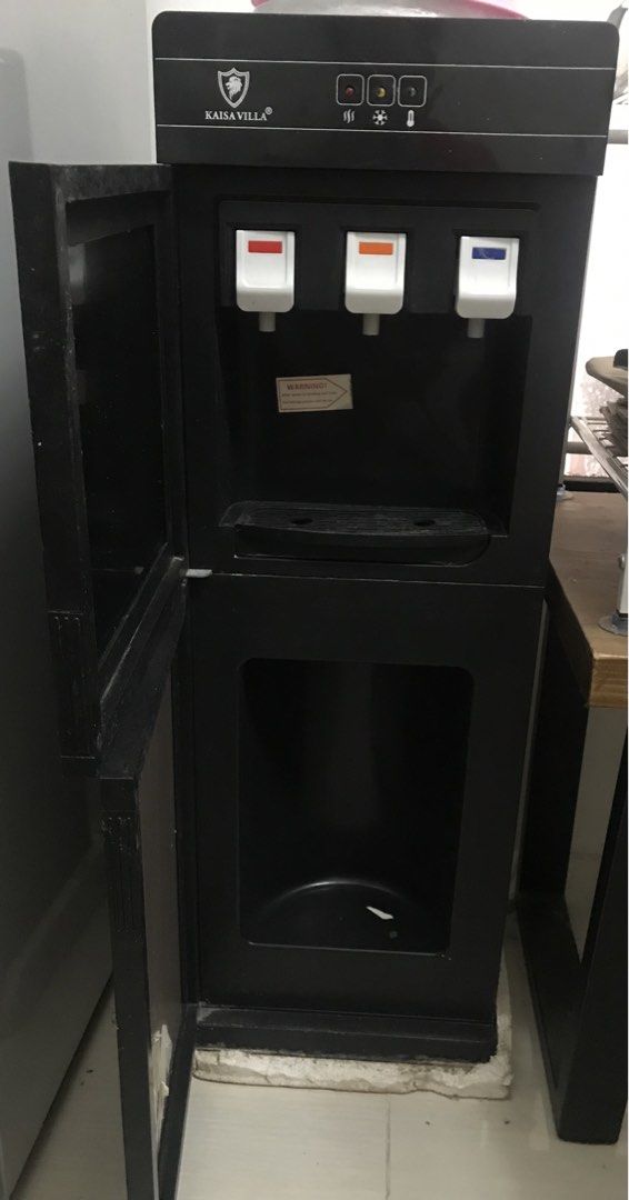 Hot and Cold Water Dispenser (Category: Water Purifiers & Dispensers) located in Cebu City. Submitted by flatworkz (Listing ID 1454988966, Image 3). Description: Kaisa Villa Hot and Cold water dispenser - top load Front panel plastic still on, minor discoloration at the back which can be cleaned. Negotiable.