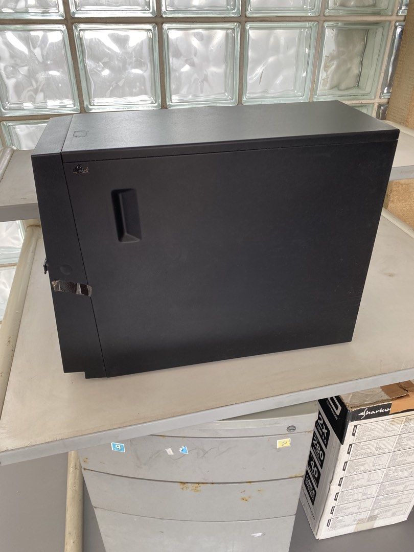 IBM entry-level server (Category: Office & Business Technology) located in Singapore. Submitted by help_save_our_world_now (Listing ID 1454989408, Image 3). Description: IBM System x3100 Server without hard disk selling cheap with LCD monitor. Last use was working. May bundle free with Sitoca table or switch for fast deal..