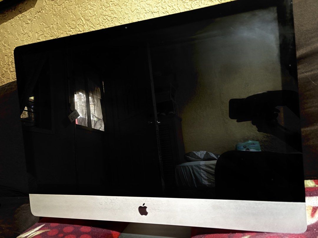 iMac 2009 27 inches (Category: Desktops) located in Manila. Submitted by bia92 (Listing ID 1454979256, Image 3). Description: FS In good condition. DM if you have questions regarding the price Specifications: ✅ 27-inch Display ✅ Intel Core i7 2.8 GHz Processor ✅ 8GB DDR3 RAM ✅ ATI Radeon HD 4850 512MB Graphics ✅ macOS High Sierra (10.13.6) Included: * Power cable * Wireless keyboard * Apple Magic Mouse * Mouse pad Condition: * Fully powers on and