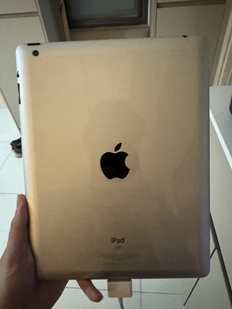 iPad 3rd Gen (Category: iPad) located in Manila. Submitted by jakeong0 (Listing ID 1455055040, Image 3). Description: iPad 3rd Generation - No issues - Including iPad charger - Blemishes are only on screen protector - Optional cases, but cases are old - Location: Circuit Makati.