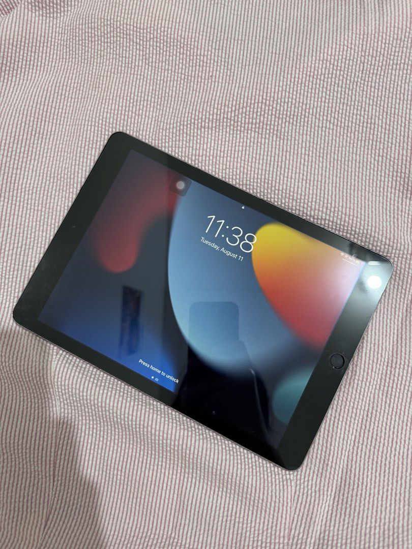 iPad Air 2 (Category: iPad) located in Manila. Submitted by matchaaq (Listing ID 1455113298, Image 1). Description: Personally mine for 5y! -vv smooth pa! good for watching netflix, reading, review and more :) -not used anymore for almost 3y na (more on macbook gamit q) -comes with pen and case and charger. -no box (naitapon na) -64gb (Wifi used) -apple id and fingerprint working! -honest issue second to the last and last pic. -negotiable :) .
