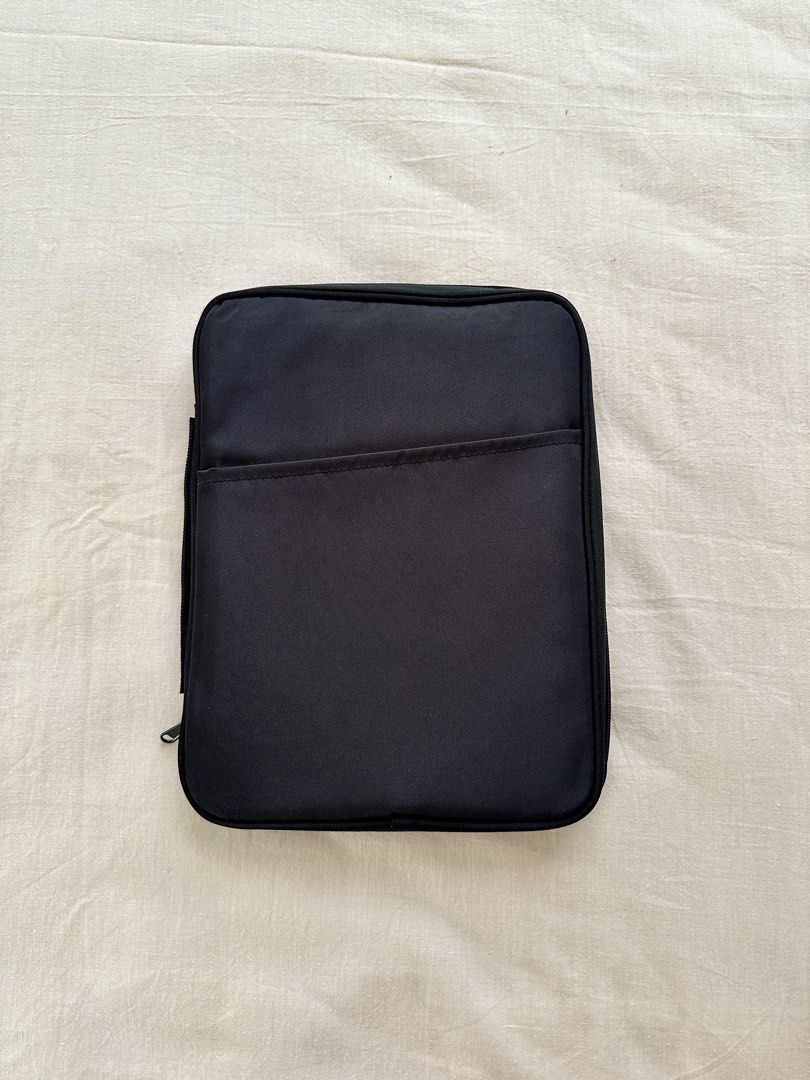 iPad/Tablet Carrying Bag with Handle Shockproof Case (Category: Cases & Sleeves) located in Manila. Submitted by ayeechii (Listing ID 1454959069, Image 1). Description: LAPTOP/IPAD CASE BAG CARRY HANDLE BLACK COLOR 10.8 to 13" Fit for 10.8 to 12 inches ipad & tablet & laptop Size: 30 x 23.5cm 10/10 excellent condition 100% excellent quality Easy to carry and quick to put it on and back Comfortable and sturdy side handle for easy folding and shock