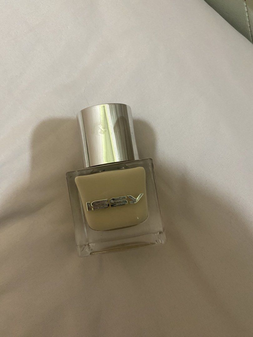 Issy active foundation code OF1 (Category: Makeup) located in Kuala Lumpur. Submitted by syarfaamniii (Listing ID 1455097733, Image 1). Description: used less than 5 times .