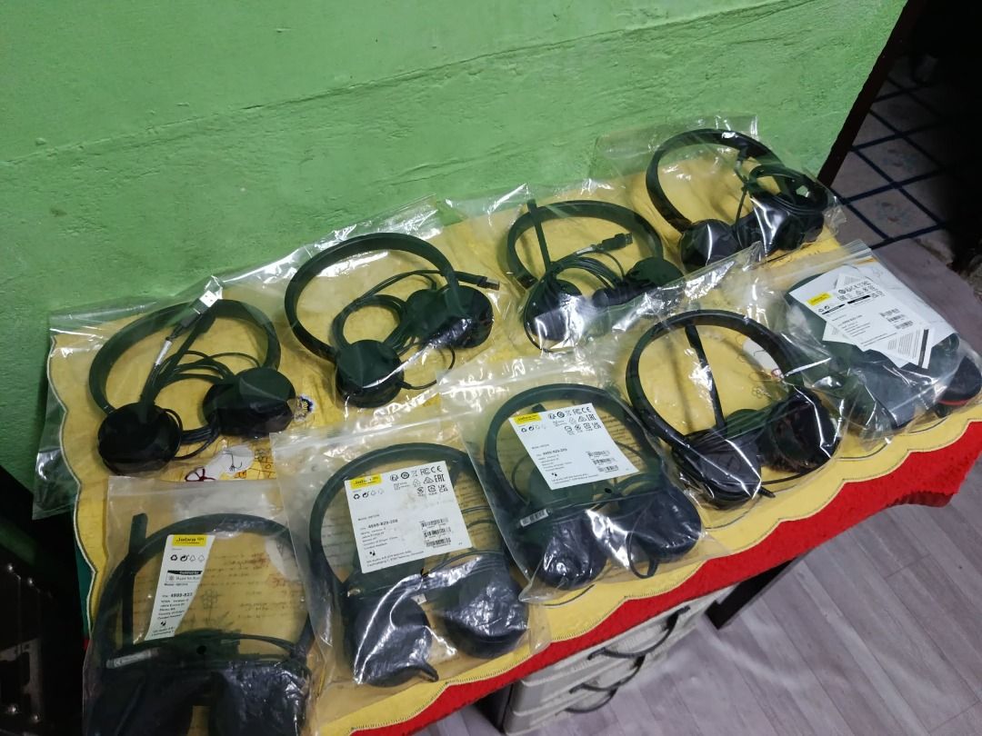 Jabra Evolve 20 usb or type (Category: Headphones & Headsets) located in Quezon City. Submitted by carou85958 (Listing ID 1454999902, Image 2). Description: Jabra Evolve 20 100% good 100% working 100% makikinis 100% no issue 100% no scam jabra 20 usb type makinis p900 jabra 20 type c with usb makinis p1k 17 ibp road batasan hills qc .