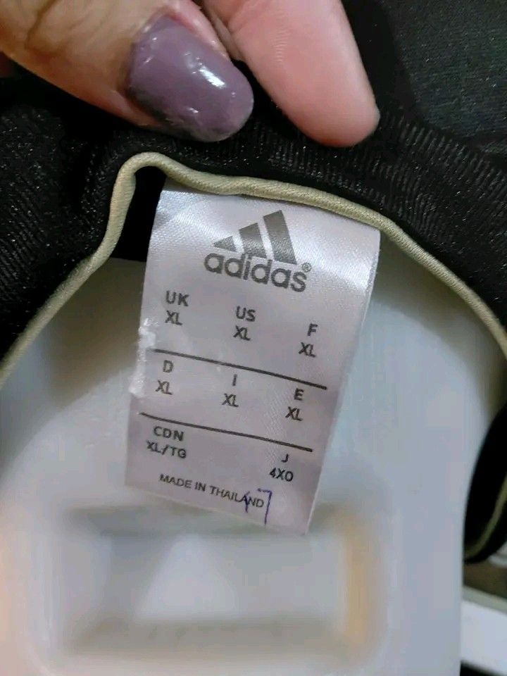 Jacket (Category: Coats, Jackets and Outerwear) located in Manila. Submitted by rubymielbona (Listing ID 1454951687, Image 3). Description: Adidas Juventus 2018/19 Presentation Track Jacket 350 ONLY!.
