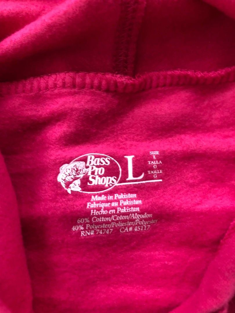 Jacket (Category: Coats, Jackets and Outerwear) located in Hindang. Submitted by jevjev-1020 (Listing ID 1454976824, Image 3). Description: Bass pro shops hoodie jacket Excellent condition Color rate 10/10 Size L Dimes 27×22 No issue 450+sf DM me 📍 Hindang, Leyte- Visayas.