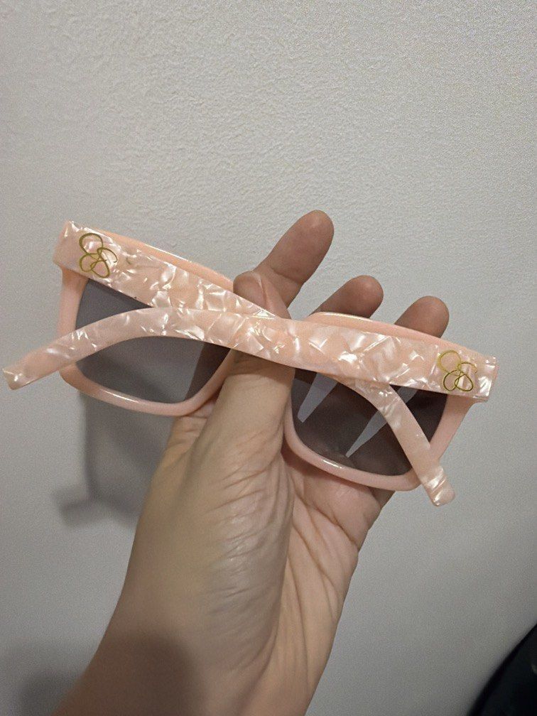 Jessica Simpson Pink Sunglasses (Category: Sunglasses & Eyewear) located in Manila. Submitted by pachoooli (Listing ID 1455089866, Image 2). Description: .
