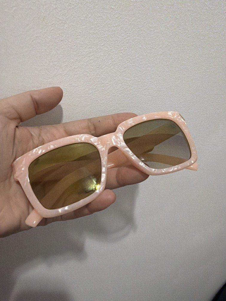 Jessica Simpson Pink Sunglasses (Category: Sunglasses & Eyewear) located in Manila. Submitted by pachoooli (Listing ID 1455089866, Image 1). Description: .