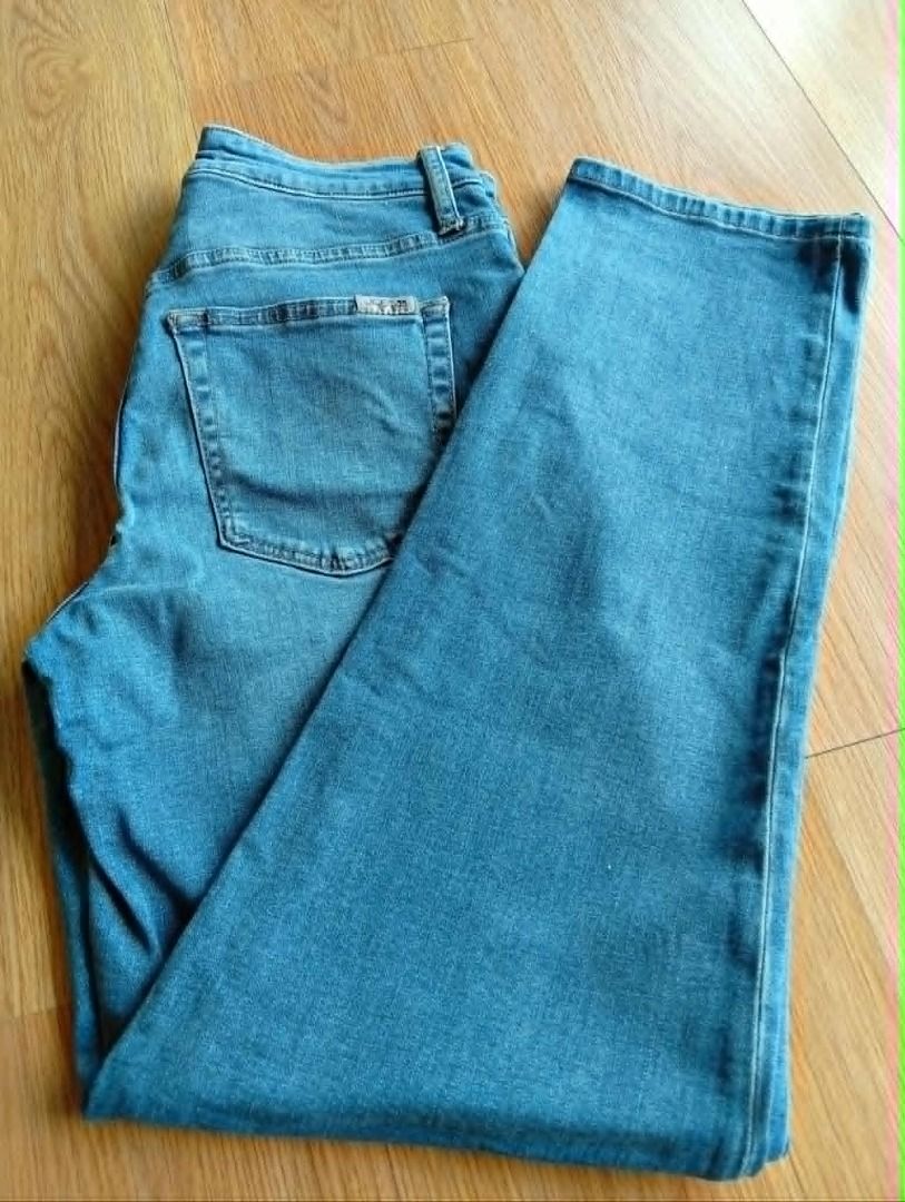 Joe's Jeans Blue Denim Jeans (Category: Jeans) located in Mandaluyong City. Submitted by cdtay (Listing ID 1455137318, Image 2). Description: - Classic blue denim jeans - Comfortable fit - Perfect for everyday wear - Versatile: pairs easily with any top.