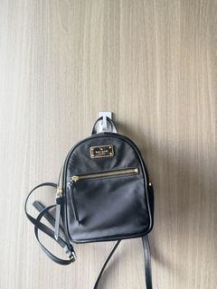 (Category: ) located in . Submitted by ktyyycloset (Listing ID 1455081405, Image 1). Description: .