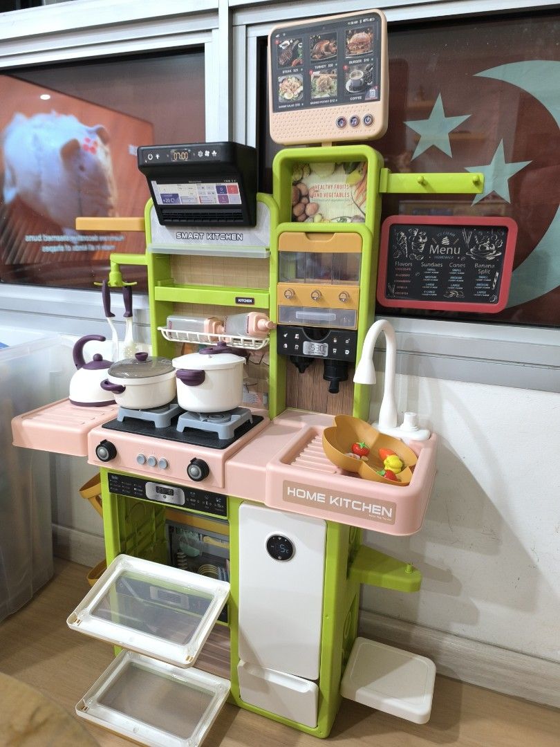Kitchen set (Category: Kids Toys) located in Singapore. Submitted by owen_gal88 (Listing ID 1455075341, Image 1). Description: Kitchen set Self collect at Punggol.