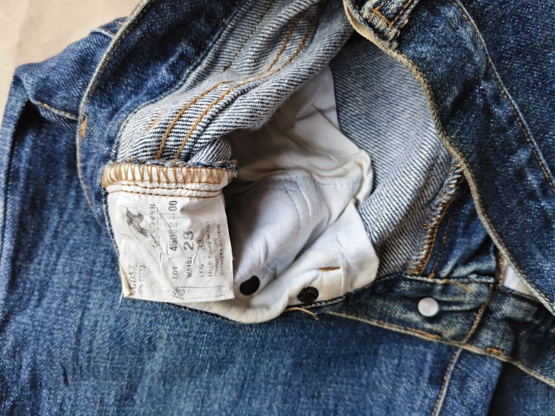 Lee Cooper Denim Jeans - Size 28 (Category: Jeans) located in Manila. Submitted by thriftclothin (Listing ID 1455082243, Image 3). Description: - Brand: Lee Cooper - Color: Classic Blue Denim - Fit: Straight Leg - Waist Size: 33 inches - Ideal for: Everyday wear - Condition: Please check photos for details.