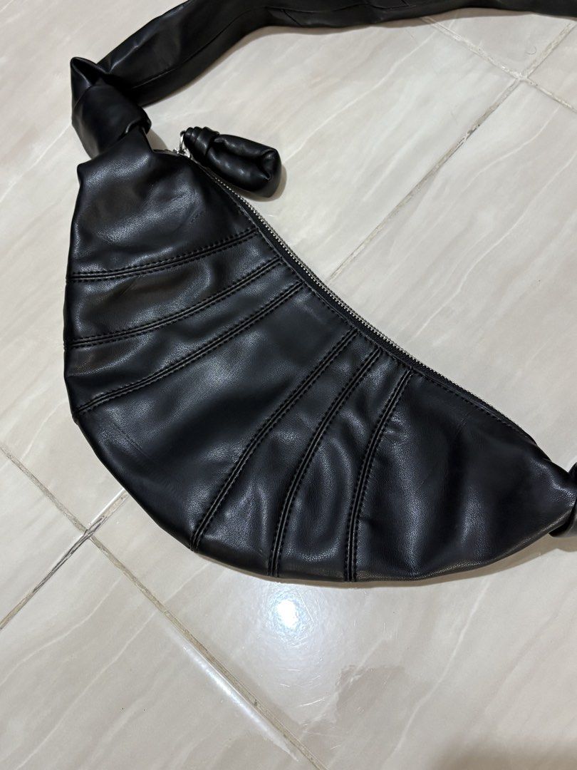 LEMAIRE SMALL CROISSANT BAG (Category: Luxury Bags & Wallets) located in Naga. Submitted by sislovesme (Listing ID 1454977986, Image 2). Description: •9.5/10 CONDITION •NO FLAWS •ONE SIZE •COATED LEATHER .