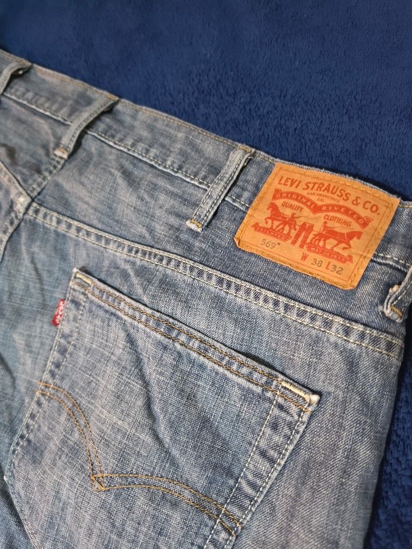 Levis (Category: Jeans) located in Singapore. Submitted by rrrrrrr16 (Listing ID 1455117839, Image 3). Description: levis flared jeans similar ones to kendrick lamar when he performed for the super bowl size W38 L32 .