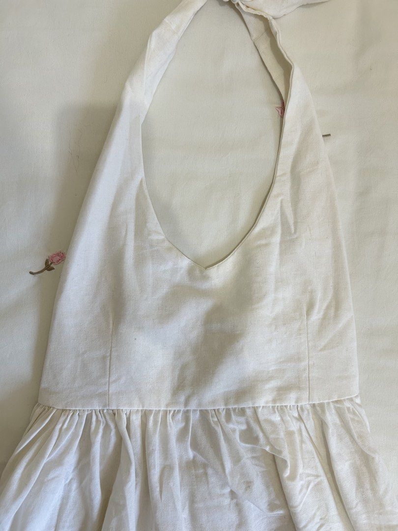 Linen Halter Top (Category: Sleeveless) located in Manila. Submitted by summerdeclutters (Listing ID 1455029598, Image 3). Description: 🪷 Fits XS–S 🪷 Material: Linen 🪷 Worn once only 🪷 Lightweight & comfy 🪷 Open for negotiations! 💌.