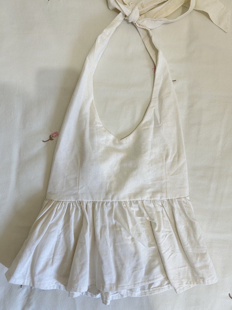 Linen Halter Top (Category: Sleeveless) located in Manila. Submitted by summerdeclutters (Listing ID 1455029598, Image 2). Description: 🪷 Fits XS–S 🪷 Material: Linen 🪷 Worn once only 🪷 Lightweight & comfy 🪷 Open for negotiations! 💌.