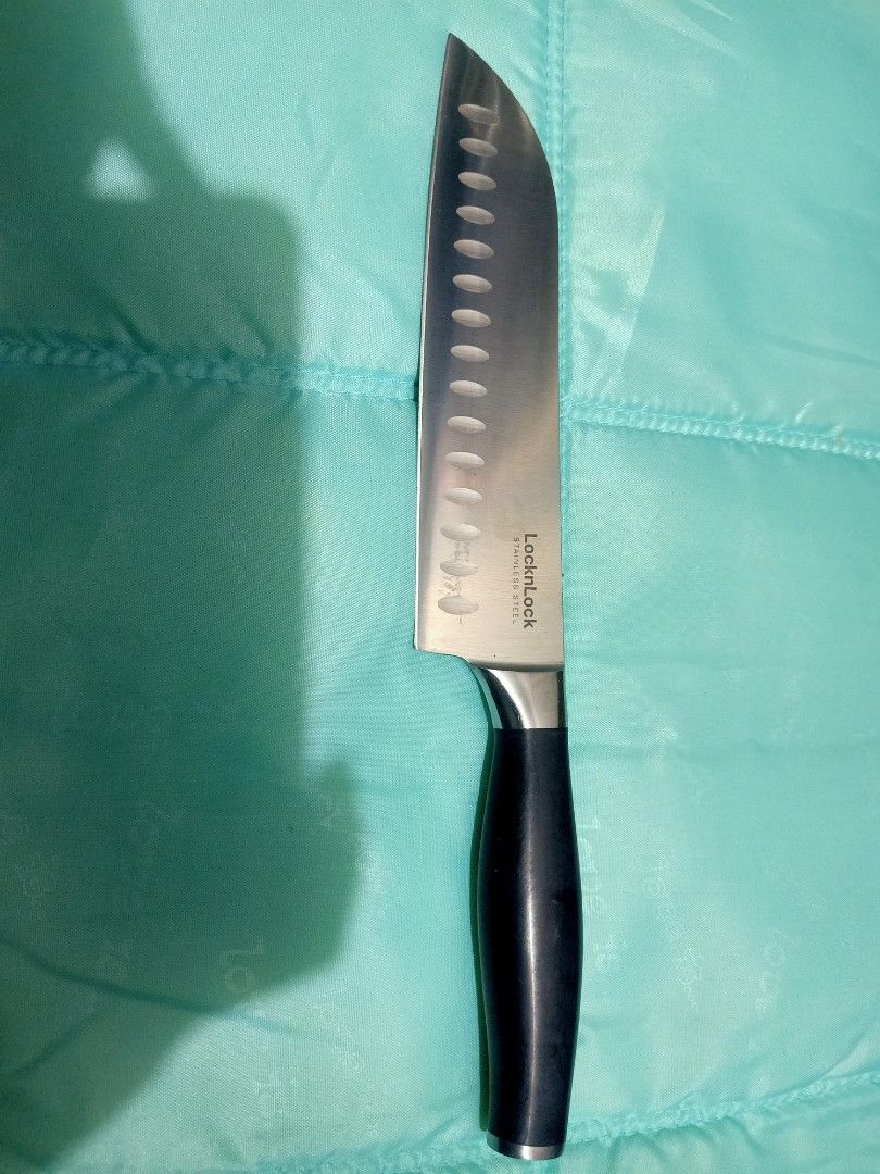 Lock n lock stainless steel santuko knives (Category: Knives & Chopping Boards) located in Pasig City. Submitted by urdal01 (Listing ID 1455106958, Image 1). Description: - LocknLock stainless steel Santoku knife - featuring a granton-edged blade and an ergonomic black handle. -Design & Purpose: This 6.5-inch multipurpose kitchen knife excels at three primary cutting tasks: slicing, dicing, and mincing. - The hollow indentations (granton edge) al