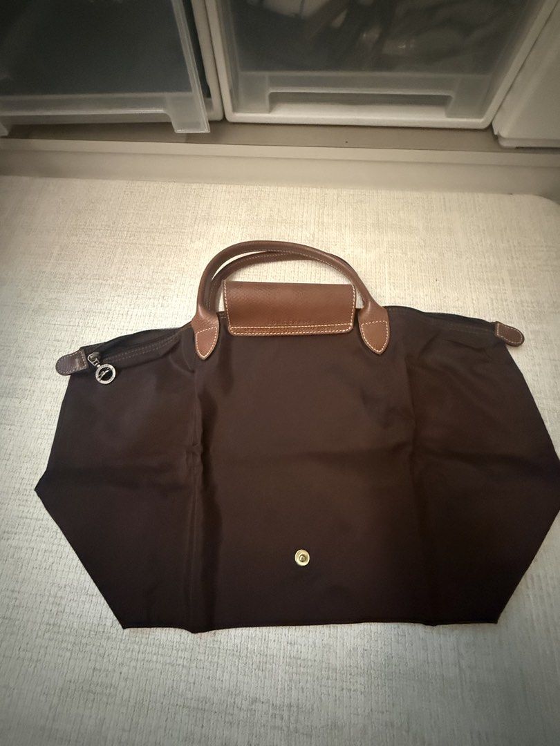 Long champ (Category: Shoulder Bags) located in Singapore. Submitted by jyuhiii (Listing ID 1455051069, Image 2). Description: Good cow to. .