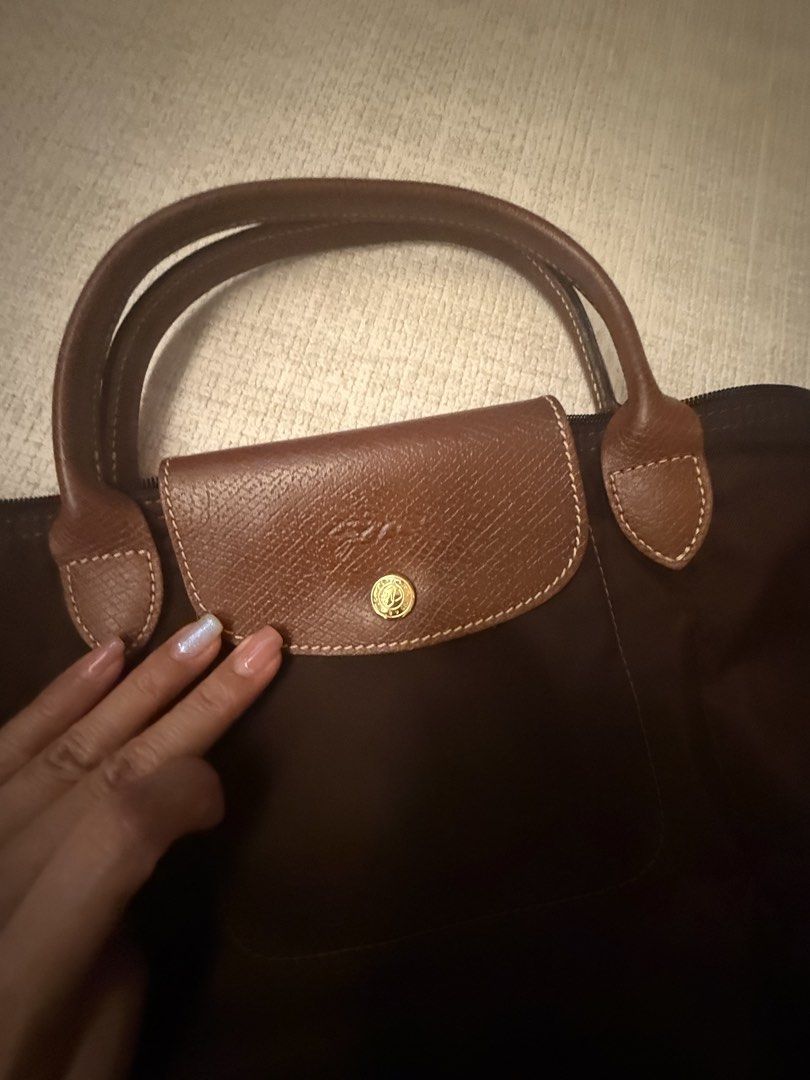 Long champ (Category: Shoulder Bags) located in Singapore. Submitted by jyuhiii (Listing ID 1455051069, Image 3). Description: Good cow to. .