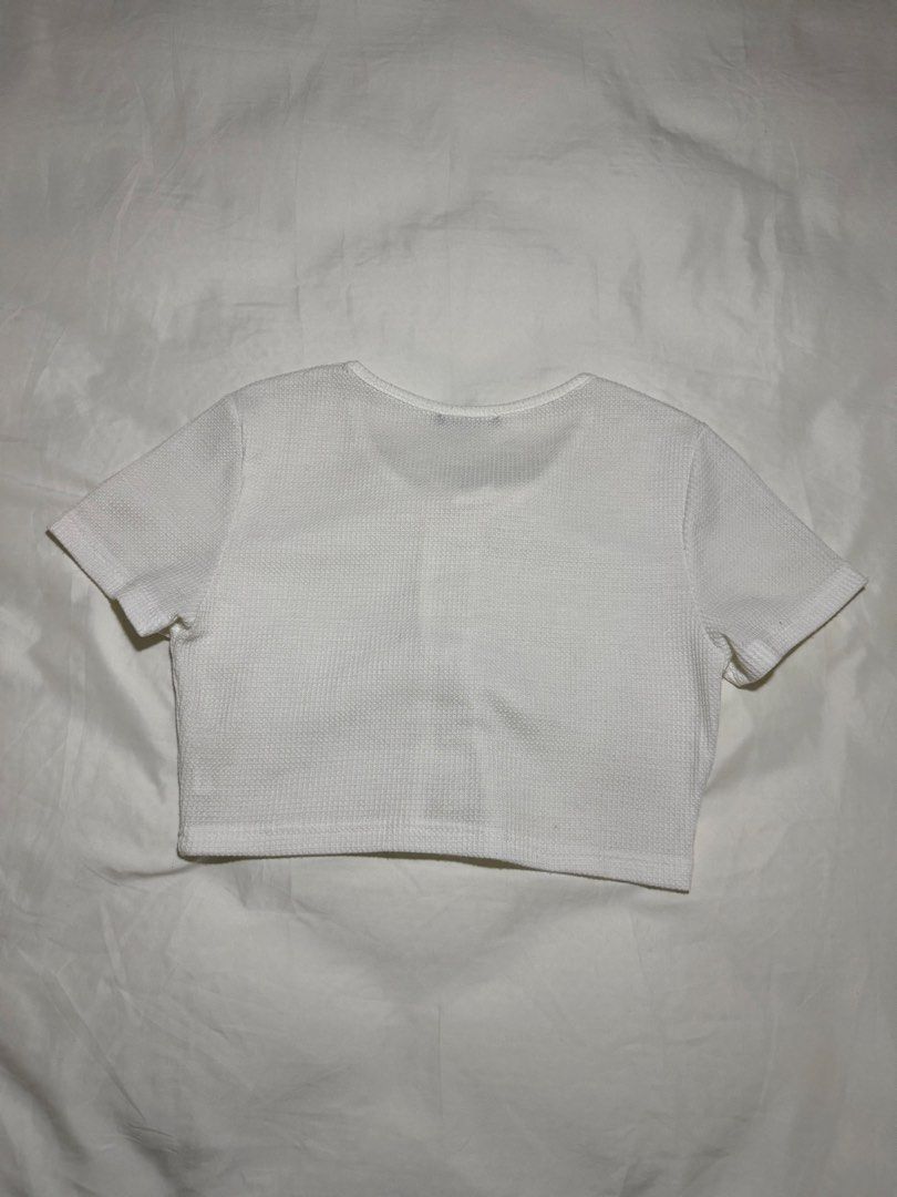 Lovito White Knit Tie-Front Cropped Top - Size M (Category: Others Tops) located in Quezon City. Submitted by minispirea (Listing ID 1455125126, Image 2). Description: Has minor loose seam near collar, check last image • On hand & ready to ship • More photos/videos available upon request • Pay as you order • No returns or exchanges Location: Quezon City / BGC Delivery: • Weekdays — same-day evening or next-day delivery due to work • Weekends — an