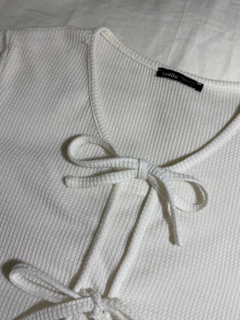 Lovito White Knit Tie-Front Cropped Top - Size M (Category: Others Tops) located in Quezon City. Submitted by minispirea (Listing ID 1455125126, Image 3). Description: Has minor loose seam near collar, check last image • On hand & ready to ship • More photos/videos available upon request • Pay as you order • No returns or exchanges Location: Quezon City / BGC Delivery: • Weekdays — same-day evening or next-day delivery due to work • Weekends — an