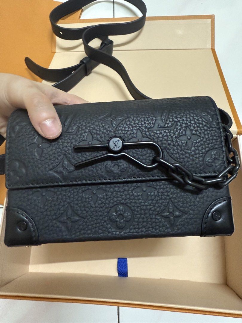 Lv steamer (Category: Bags & Wallets) located in Tasek Gelugor. Submitted by alanfong1234 (Listing ID 1455031021, Image 1). Description: WtS Lv steamer used full set condition：99% like new cod：penang price：6500.