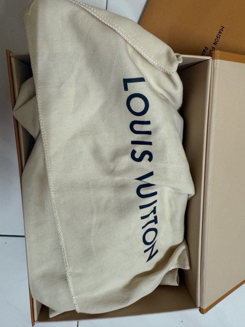 Lv steamer (Category: Bags & Wallets) located in Tasek Gelugor. Submitted by alanfong1234 (Listing ID 1455031021, Image 2). Description: WtS Lv steamer used full set condition：99% like new cod：penang price：6500.