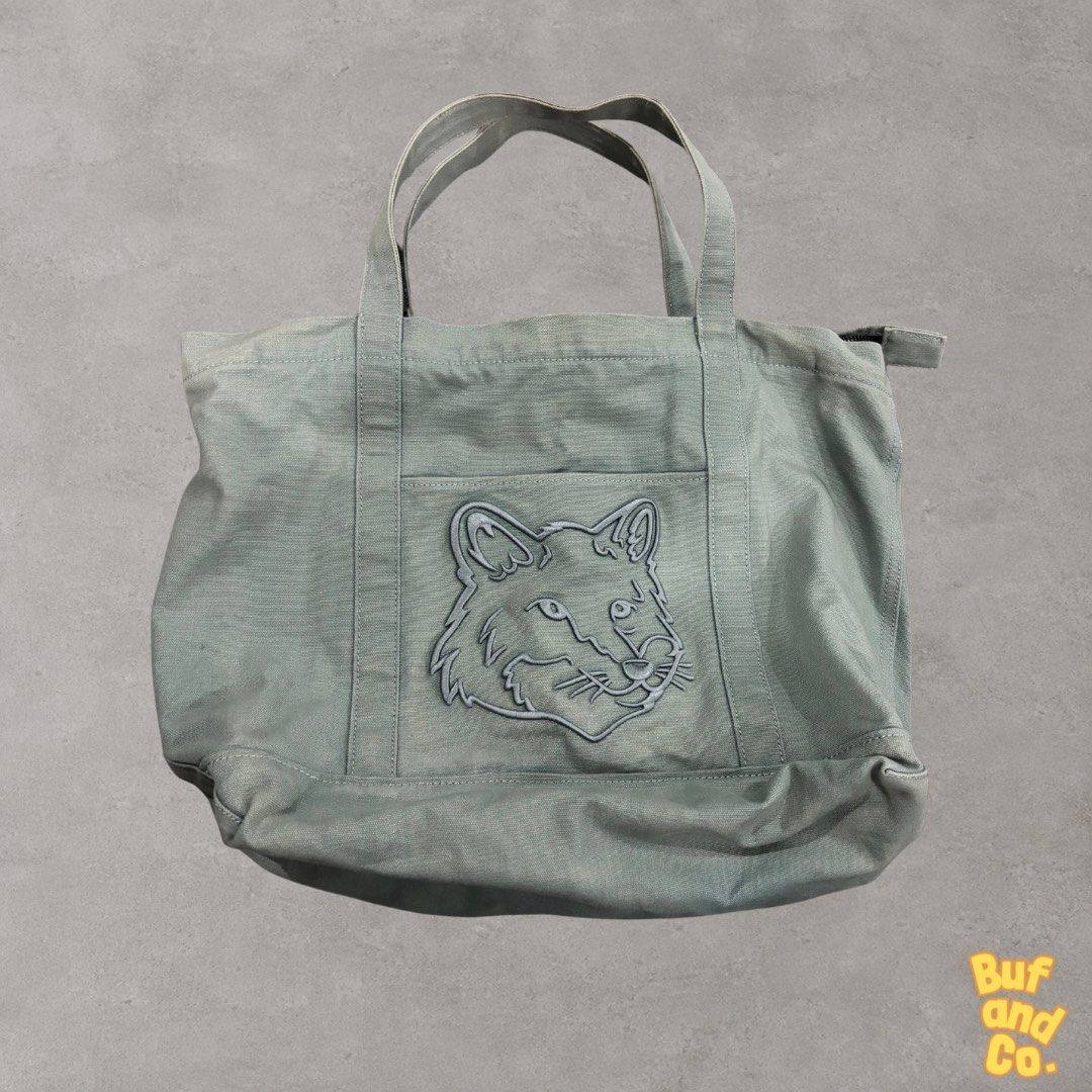 Maison Kitsune Head Fox Large Tote Bag (Category: Luxury Bags & Wallets) located in Tagaytay City. Submitted by bufandco (Listing ID 1455072993, Image 1). Description: ✅ Flaws: Faded color only. ✅ Bought in NY ✅ Inclusions: None Hi! I’m Jules. I’ve been a Carousell member since 2024, and I’m finally letting go of some of my preloved pieces. 😊 I have a full-time day job, so there may be times when I can’t respond immediately. I appreciate your pa