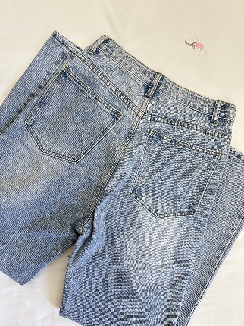 Straight Leg Denim Jeans (Category: Jeans) located in Manila. Submitted by summerdeclutters (Listing ID 1391565804, Image 3). Description: 🪷 Fits XS-S 🪷 Color: Medium Wash 🪷 High quality 🪷 Still in a good condition 🪷 Slight issue: yellow stain 🪷 Message me for more info 🪷 Open for negotiations! .
