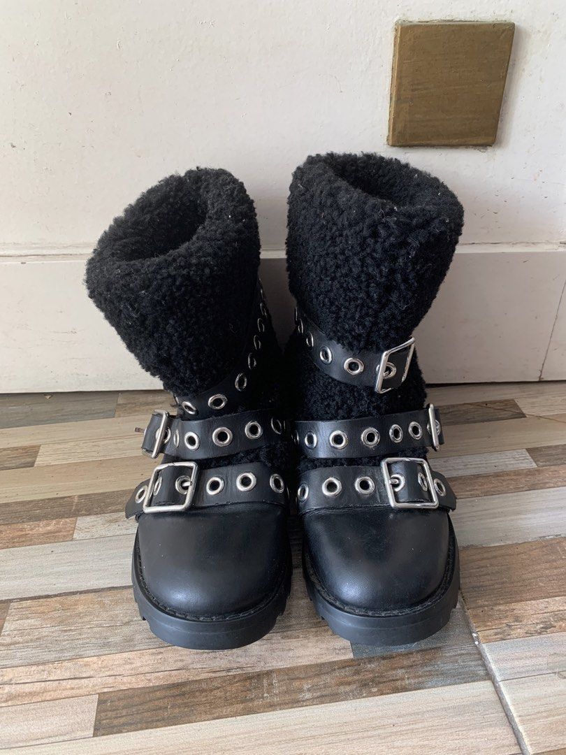 Marc by Marc Jacobs Black Fur Lined Buckle Boots (Category: Boots) located in Taguig. Submitted by madisam (Listing ID 1455047462, Image 1). Description: In very good condition Size:37 .