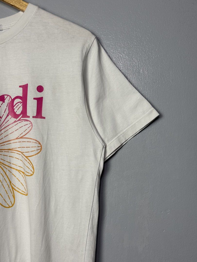 Mardi Mercredi Gradient Logo Shirt (Category: Shirts) located in Manila. Submitted by dipdrip (Listing ID 1455081026, Image 2). Description: DIMENSIONS Width : 20 Length : 25.5 Condition In excellent condition 800php Negotiable Open for COD via Lalamove around Metro Manila.