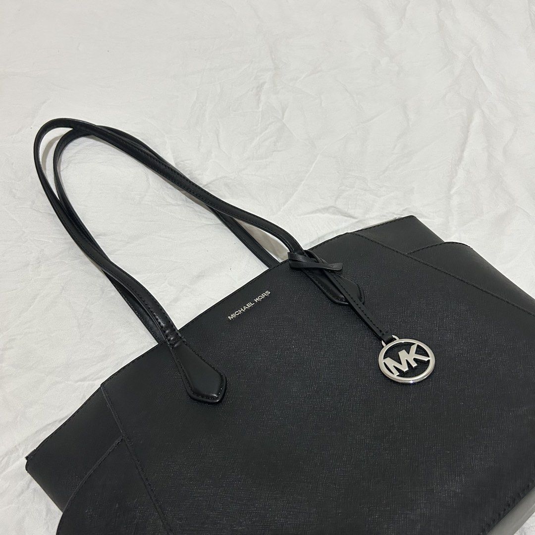 Michael Kors Marilyn Medium Saffiano Leather Tote Bag (Category: Tote Bags) located in Cainta. Submitted by prelovedbymarj (Listing ID 1455044510, Image 2). Description: Bought in US Authentic Michael Kors.