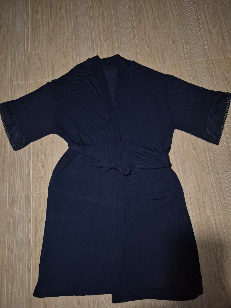 Marks and Spencers Robe (Category: Coats, Jackets and Outerwear) located in Santa Cruz. Submitted by deenem (Listing ID 1455089430, Image 2). Description: Size 34 on Tag Pero kasta sa L-XL size Super lambot at masarap sa balat Bagsak Tela.