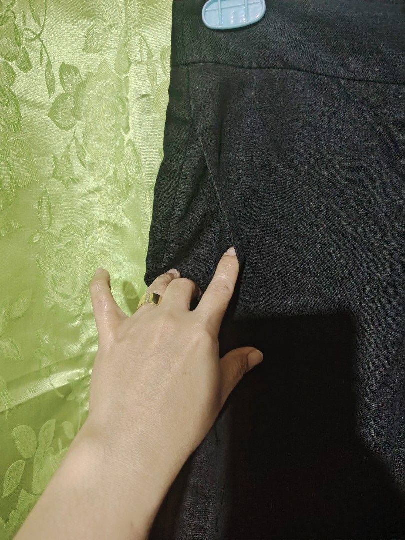 999 Massimo Dutti Black Wide Leg Linen Blend Pants (Category: Other Bottoms) located in Santa Rosa. Submitted by RRRR0520 (Listing ID 1455074625, Image 3). Description: - Brand: Massimo Dutti - Color: Black - Style: Wide leg pants - Material: Linen blend - Closure: Zipper and button at waist - Pockets: Two side pockets, one back pocket detail - Occasion: Ideal for casual or smart casual wear LIKENEW NO ISSUE NOT FADED 999 only today.