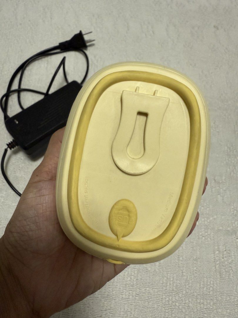 Medela Freestyle Breast Pump with Power Adapter (Category: Breastfeeding & Bottle Feeding) located in Quezon City. Submitted by purplenest (Listing ID 1455003088, Image 3). Description: - Medela Freestyle breast pump - Includes power adapter - Features display screen and adjustable settings - Memory function for saved preferences - Built-in clip for convenient on-the-go use.