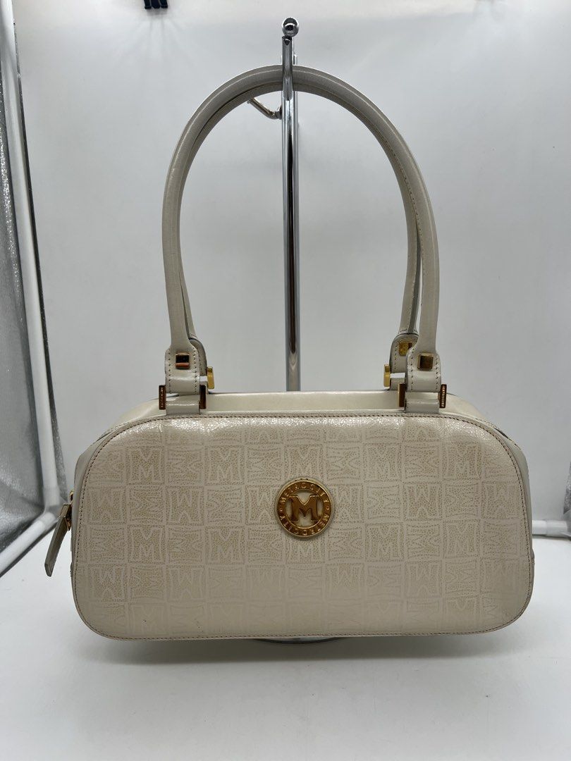 Metrocity off white patent leather embossed monogram shoulder bag (Category: Shoulder Bags) located in Cavite. Submitted by aellavier (Listing ID 1454976757, Image 1). Description: orig preloved auth. little to no signs of use. excellent preloved condition .
