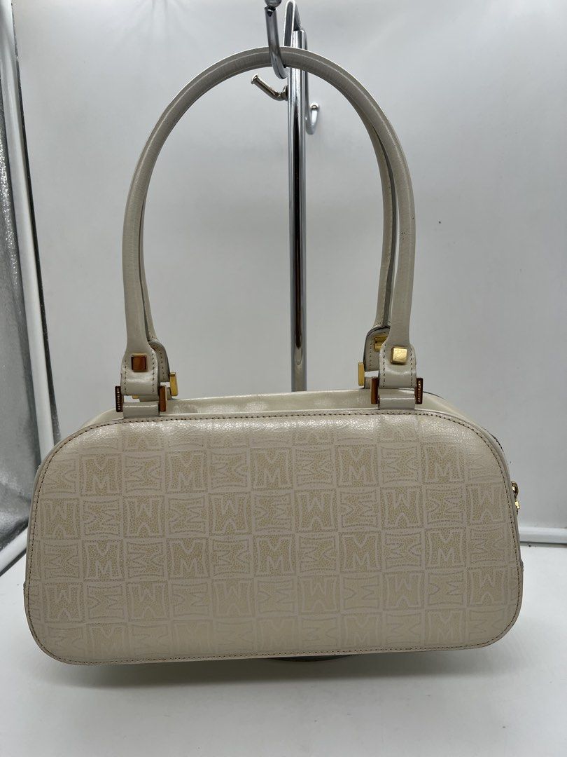 Metrocity off white patent leather embossed monogram shoulder bag (Category: Shoulder Bags) located in Cavite. Submitted by aellavier (Listing ID 1454976757, Image 2). Description: orig preloved auth. little to no signs of use. excellent preloved condition .