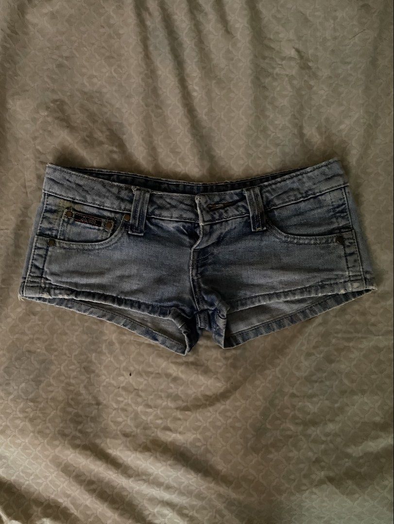 Micro Short (Category: Shorts) located in Manila. Submitted by sevdeclutter (Listing ID 1455019411, Image 1). Description: .