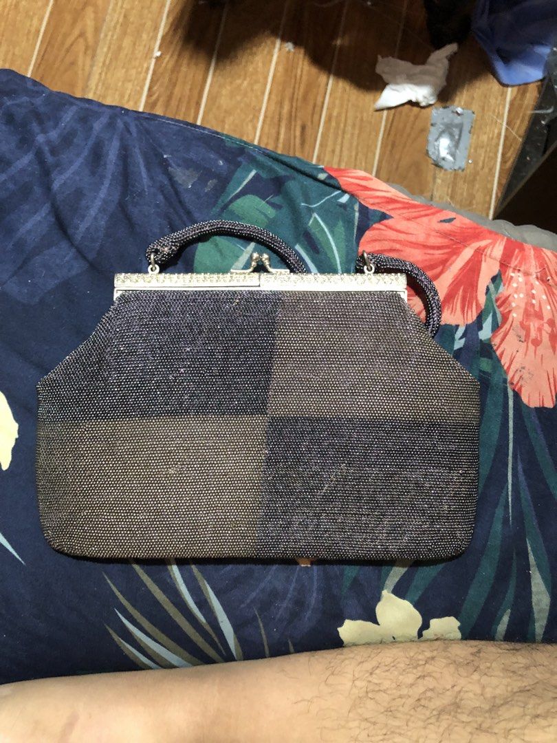 Mid century beaded clutch/bag (Category: Luxury Bags & Wallets) located in Mandaluyong City. Submitted by ericsukay (Listing ID 1454968266, Image 2). Description: Needs cleaning Still in good condition Can fit phone .