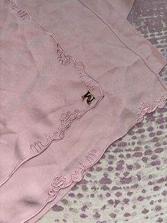 (Category: ) located in . Submitted by rose.wardrobe (Listing ID 1455012424, Image 1). Description: .