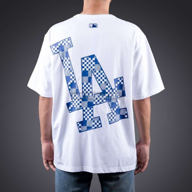 MLB LA DODGERS (Category: Activewear) located in Naga. Submitted by goodfinds_only.v1 (Listing ID 1454953038, Image 1). Description: FOR SELL -MLB LA DODGERS SIZE:LARGE MEASUREMENTS WIDTH:23 INCHES LENGTH:29 INCHES COLOR RATE:9.3/10 COLOR MAY VARY DUE TO LIGHTNING GOOD CONDITION FLAWS MINOR HAIRLINES DM ME TO PURCHASE! LOCATION:NAGA CITY BICOL.