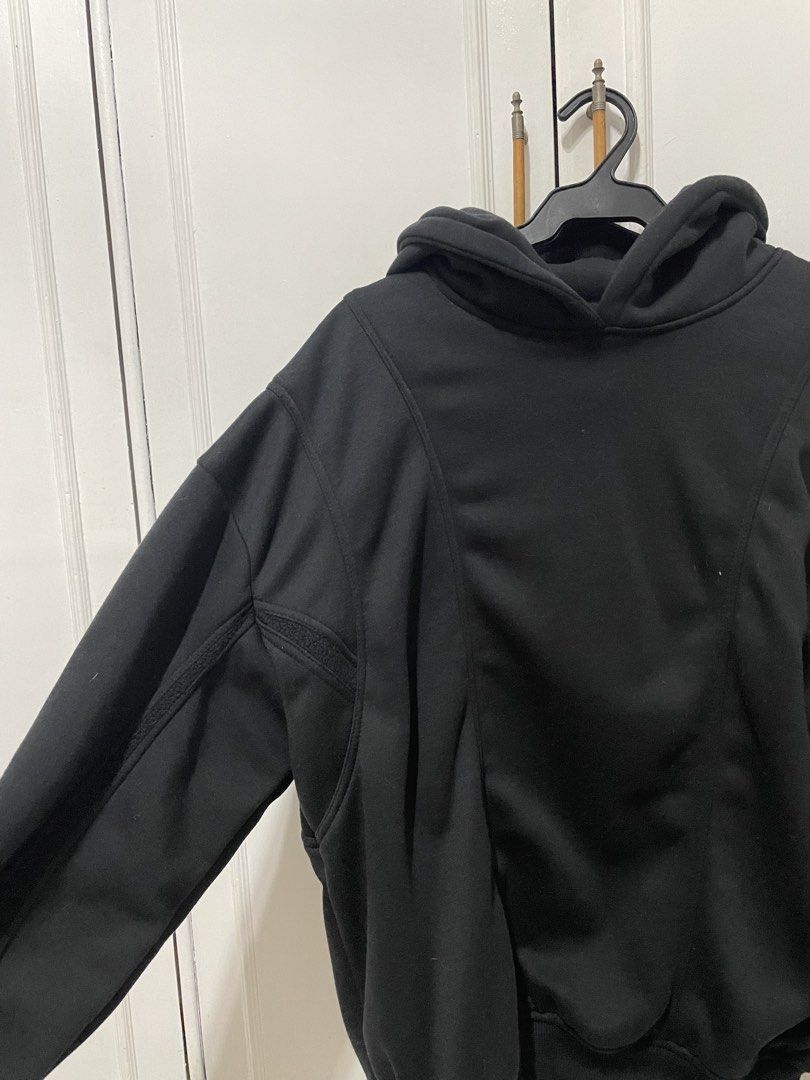 MNL threads (Category: Hoodies) located in Manila. Submitted by realthingzbyc (Listing ID 1454999478, Image 2). Description: Never got to wear this. Got it as a gift from a friend.