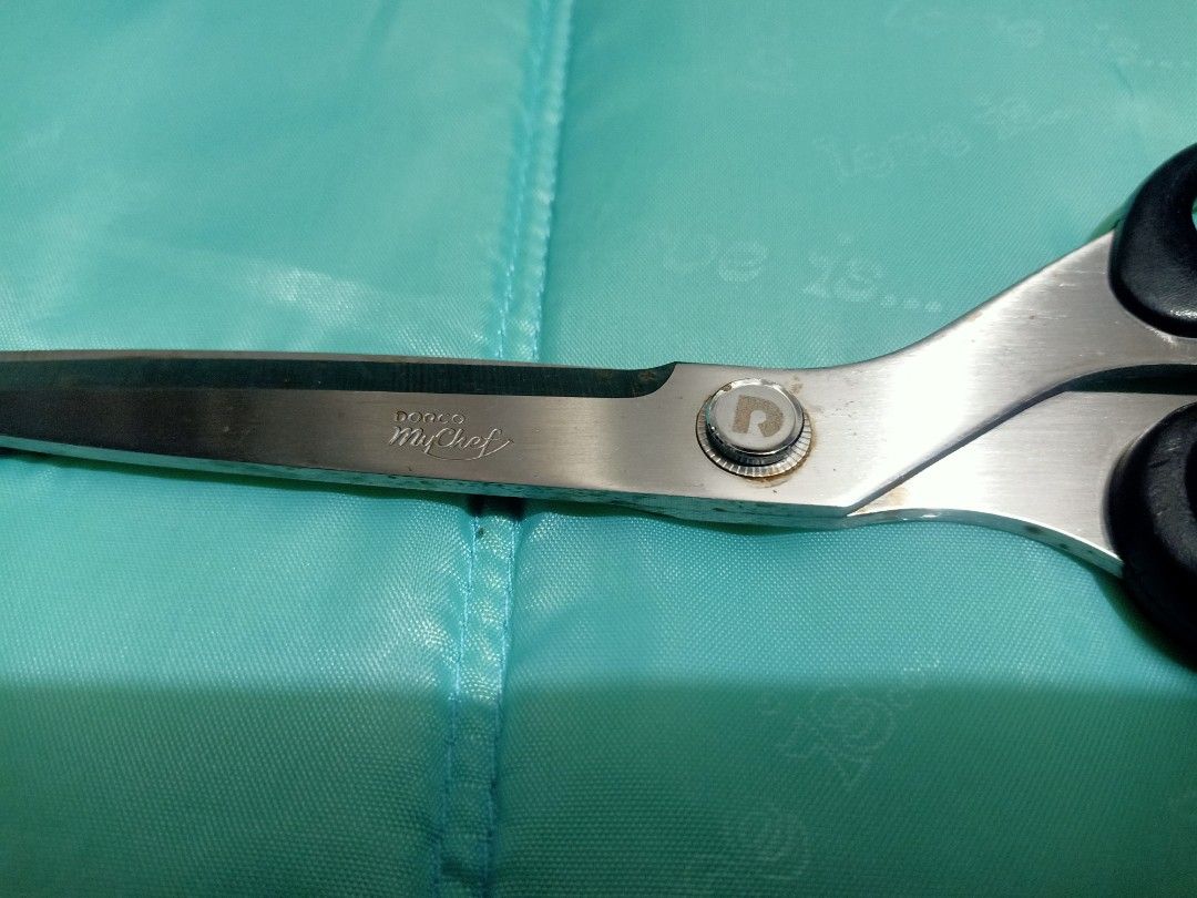 My chef DORCO SCISSORS (Category: Other Kitchenware & Tableware) located in Pasig City. Submitted by urdal01 (Listing ID 1455092457, Image 1). Description: -My chef dorco scissors -stainless steel black handle -10inch length -good for daily use.