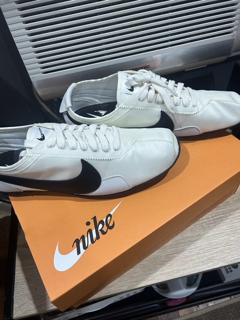 Nike Moon Shoe OG Sail Black White (Category: Sneakers) located in Pasig City. Submitted by ShopNSB (Listing ID 1454975605, Image 1). Description: - Nike Moon Shoe OG - Color: Sail/Black-Sail - Size: US Men's 9.5 (UK 8.5, EUR 43) - Condition: Comes with original box - Origin: Made in Vietnam - Style: Classic Nike design with a modern twist - Ideal for: Everyday wear or a casual look Hard to find.