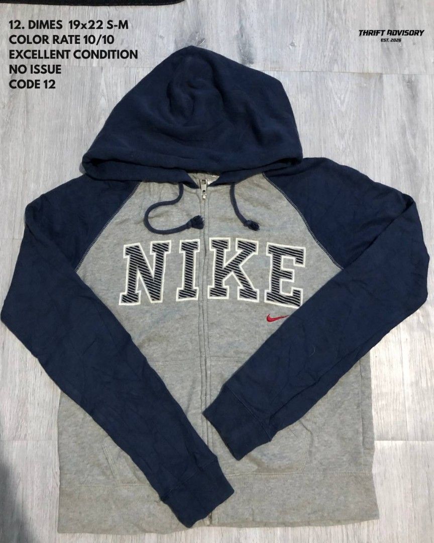 NIKE VINTAGE RAGLAN HOODIE (Category: Coats, Jackets and Outerwear) located in Guagua. Submitted by captrcher (Listing ID 1455034916, Image 1). Description: .