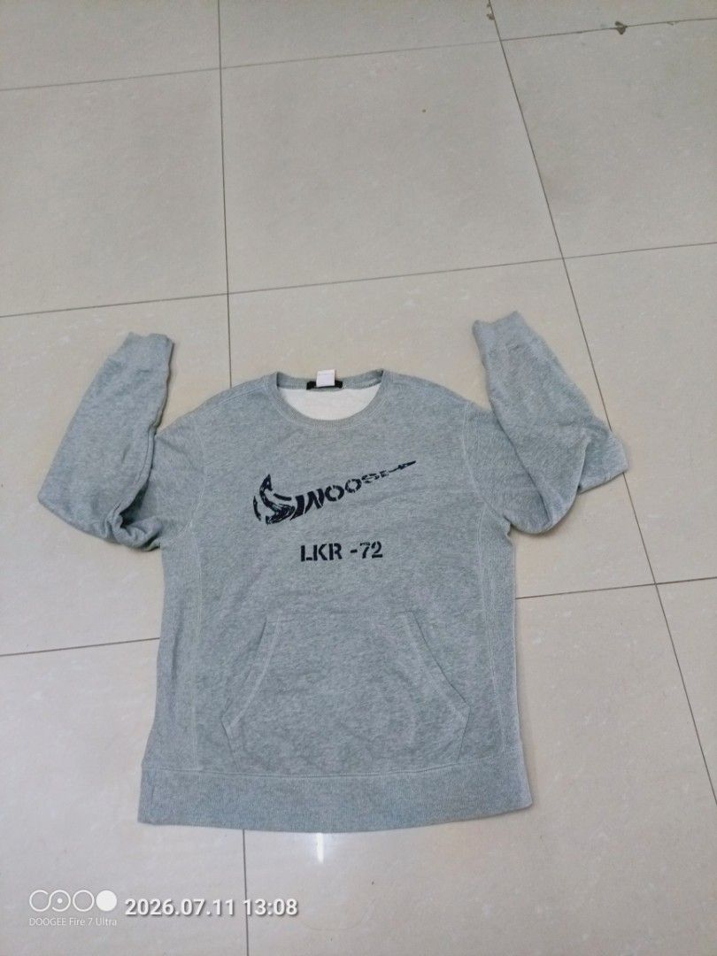 Nike Yellow Pocket T-Shirt (Category: Tshirts & Polo Shirts ) located in San Pablo. Submitted by nhatzstuffz (Listing ID 1455066449, Image 2). Description: Yellow Nike t-shirt with a double swoosh logo on the chest pocket. Short sleeves. Good for casual wear. as pack 1k only .