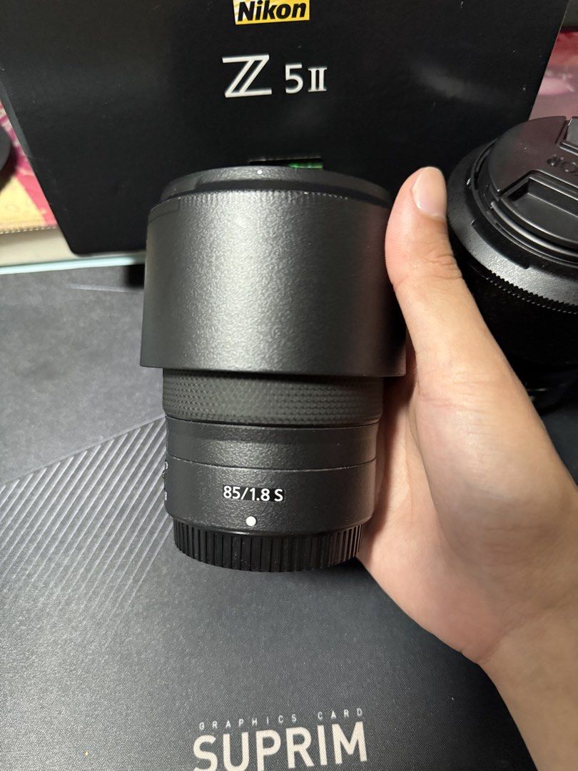 nikon z-mount 85 1.8s （分類：鏡頭及裝備）位於 Hong Kong。 由 xoppgg 提交（商品編號 1455101615，圖片 2）。簡介： 國行4月買 新淨齊盒有發票 無入塵無碰撞過 1.8軍團入面最sharp個枝 可惜女朋友嫌重唔攞出門 已貼膜 仲有部z52同埋35 1.8s。