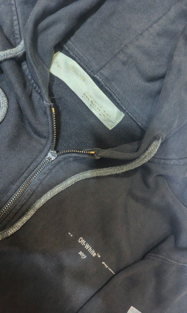 OFF WHITE ZIP UP HOODIE (Category: Activewear) located in Canlaon. Submitted by thriftytrift (Listing ID 1454985901, Image 3). Description: SIZE SMALL ON TAG FIT LARGE COLOR RATE 9/10 SMALL ISSUE.