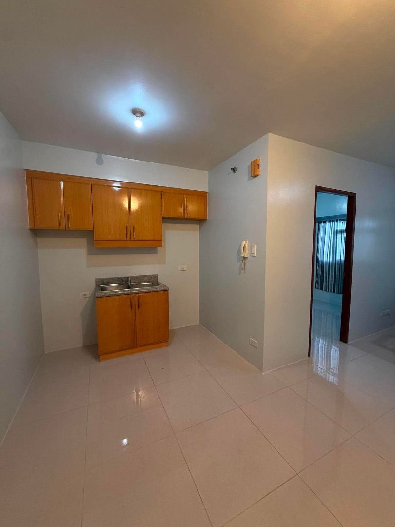 One Gateway Place 1BR for Rent (Category: Apartments & Condos) located in Manila. Submitted by bernice.reyes (Listing ID 1455138495, Image 1). Description: One Gateway Place Pioneer Street, Mandaluyong City 1 bedroom unit for rent Good location Peaceful and quiet Walking distance to MRT Pool view 2 adjacent 1BR units available for rent Optional parking available for rent .